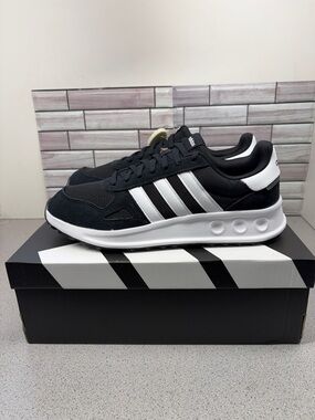 New Adidas Run 84 Black Suede/White size 11 Cloudfoam Comfort